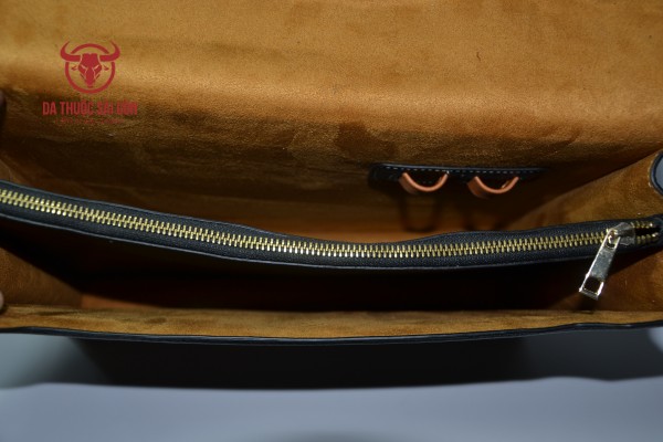 Cách làm sạch đồ da lộn nên biết