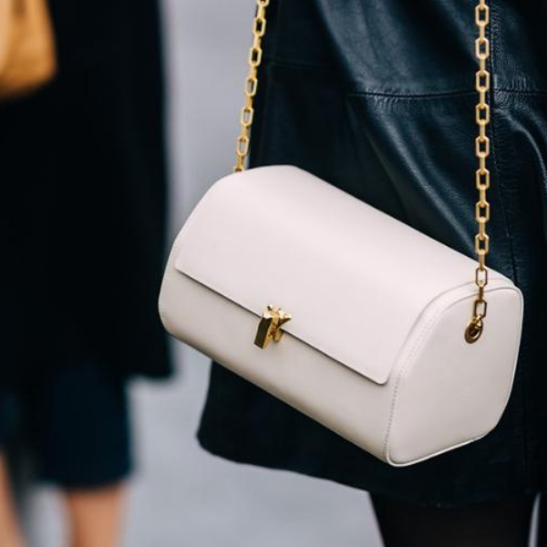 Những cách làm sạch đồ da màu trắng nhanh và đơn giản tại nhà