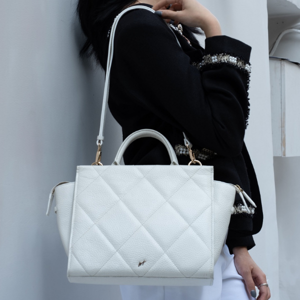 Những cách làm sạch đồ da màu trắng nhanh và đơn giản tại nhà