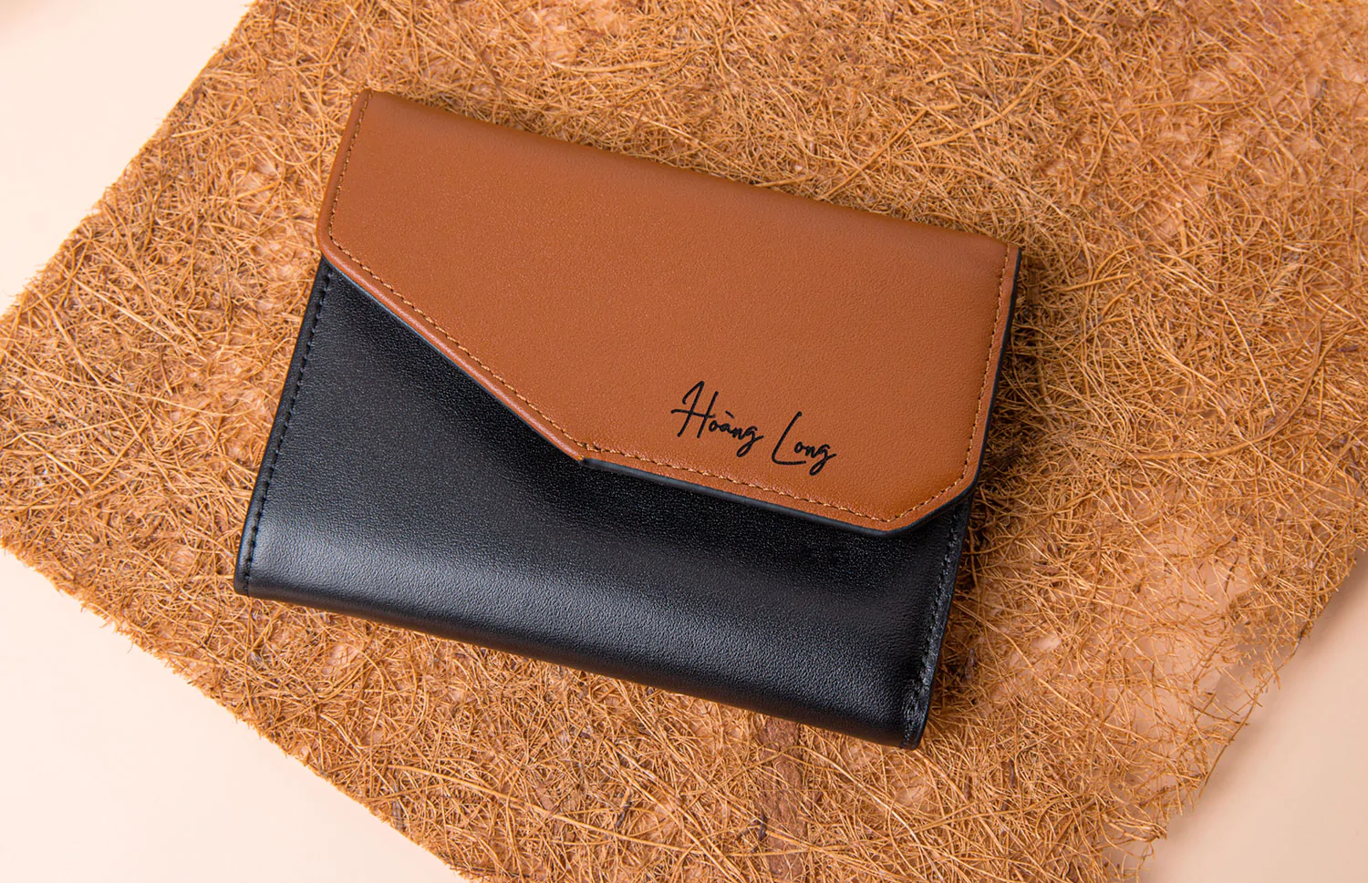 đặt làm ví da khắc tên