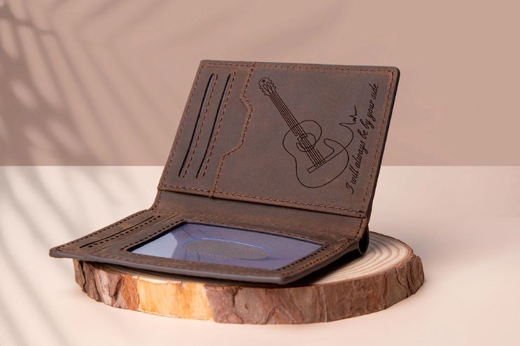 đặt làm ví da khắc tên