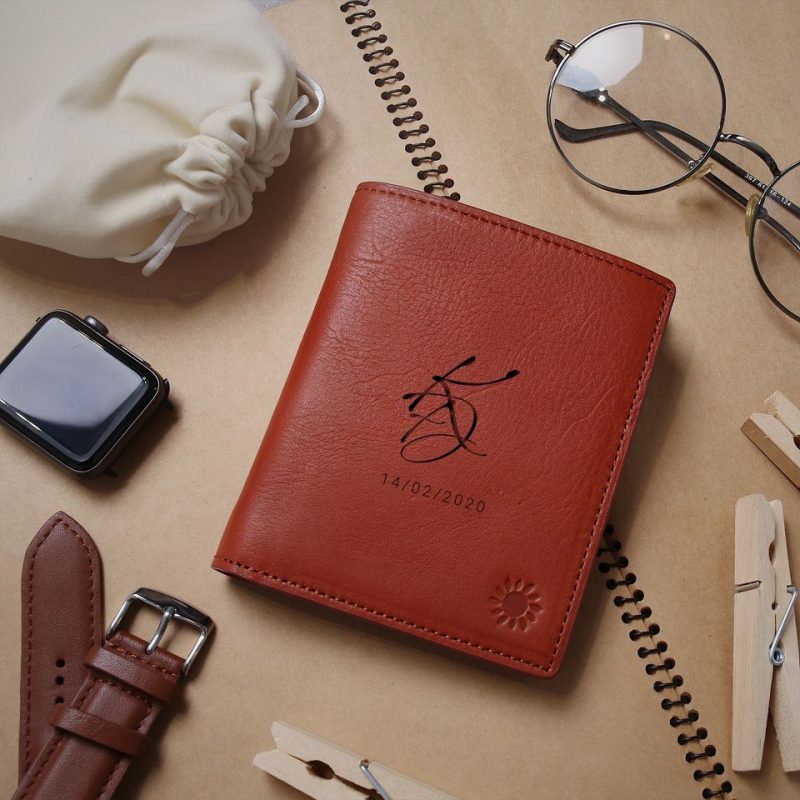 đặt làm ví da khắc tên