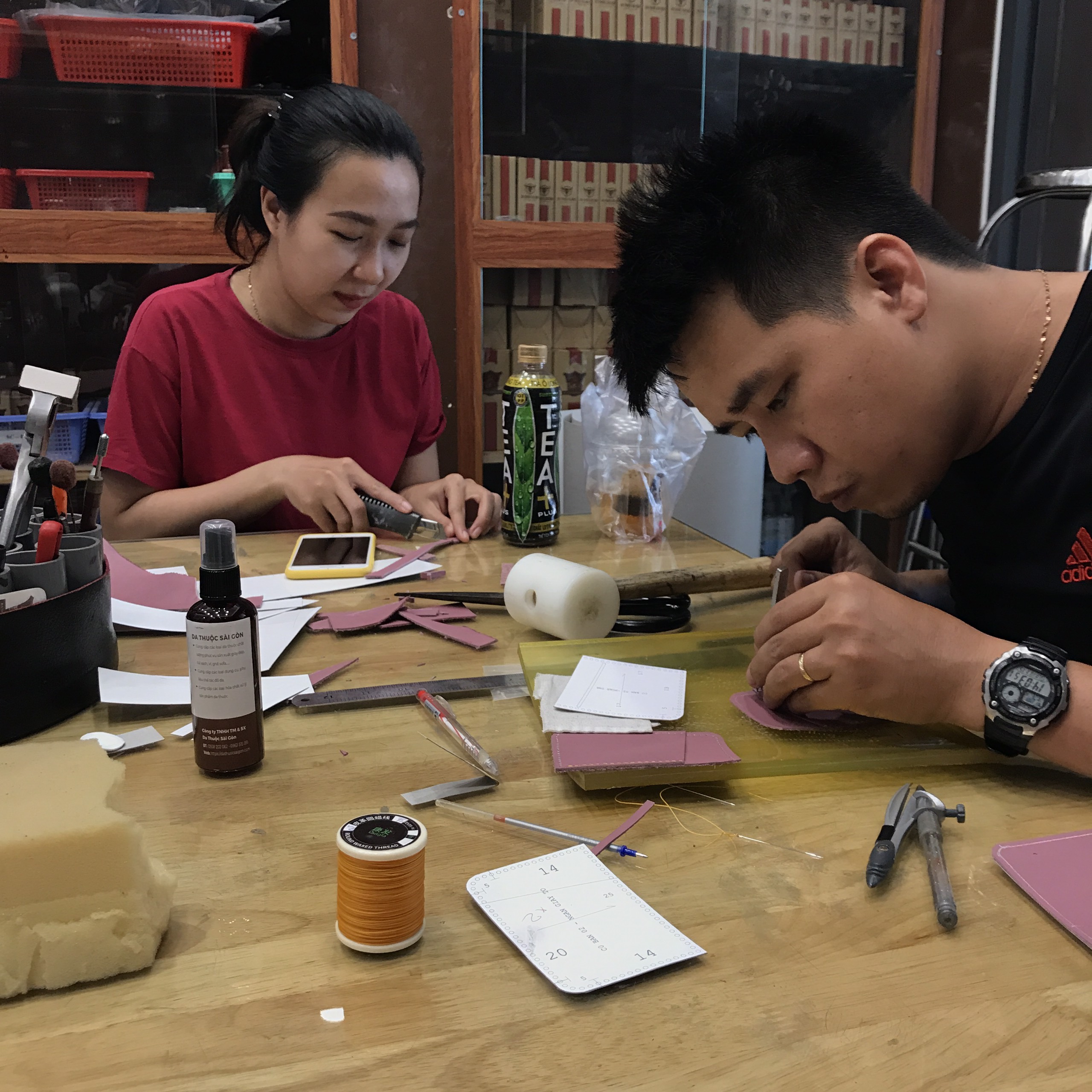 dạy làm đồ da thủ công