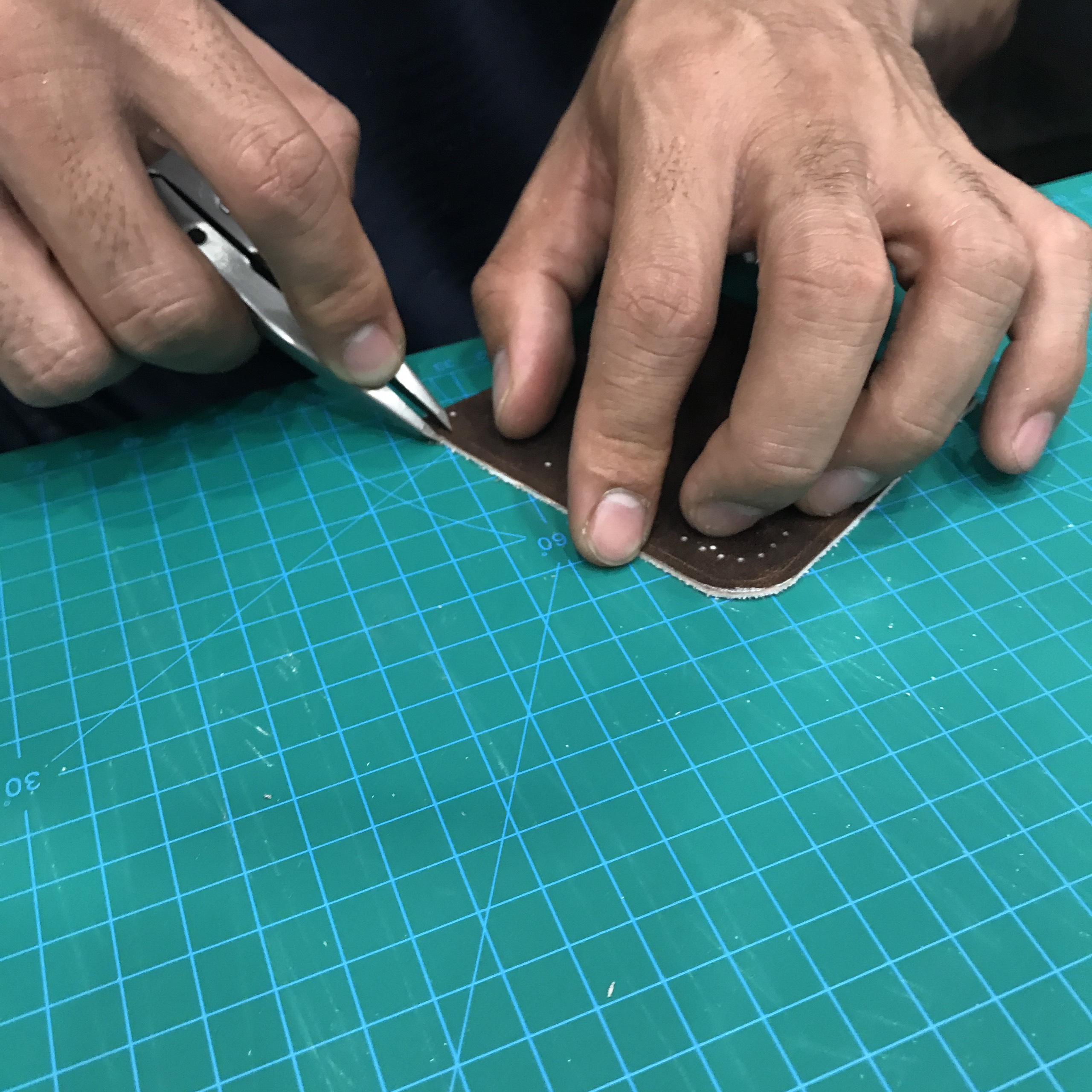 dạy làm đồ da thủ công