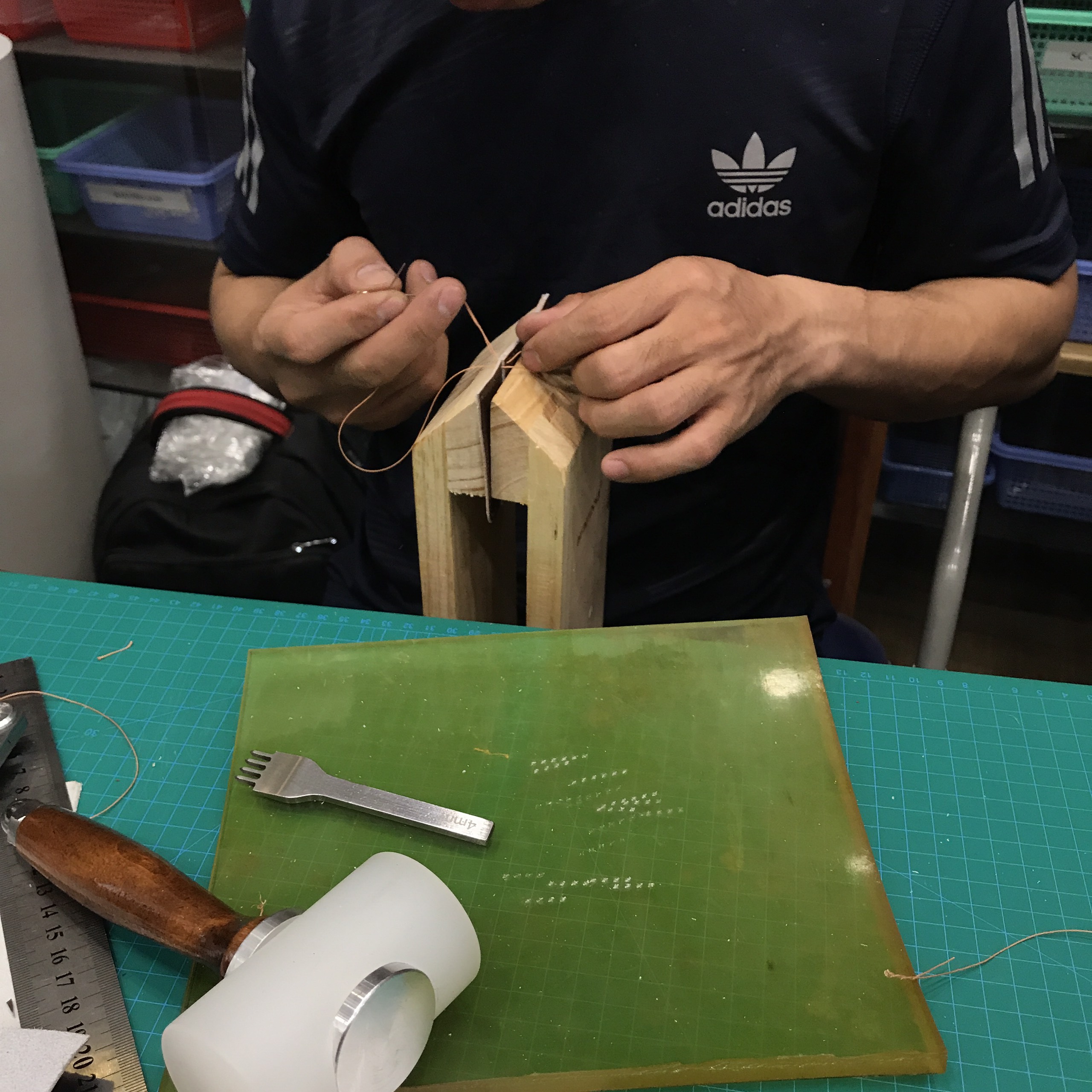 dạy làm đồ da thủ công