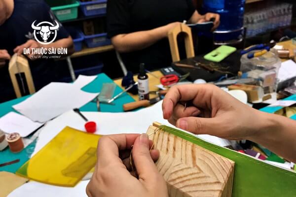 Địa chỉ làm ví da handmade uy tín, chất lượng