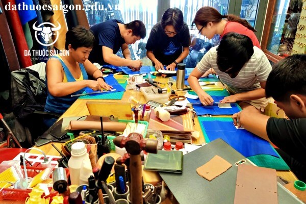 Địa chỉ làm ví da handmade uy tín, chất lượng