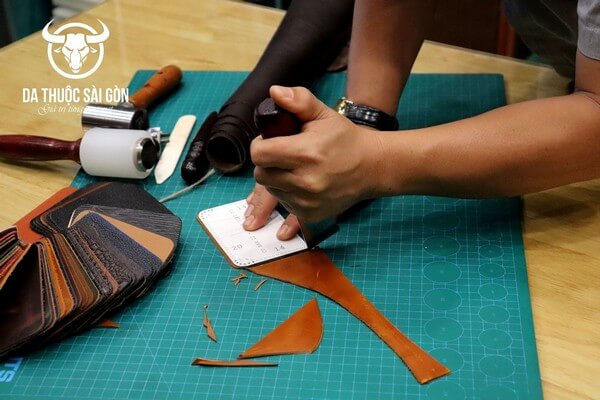 học làm đồ da thủ công