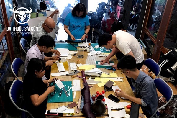 học làm đồ da thủ công