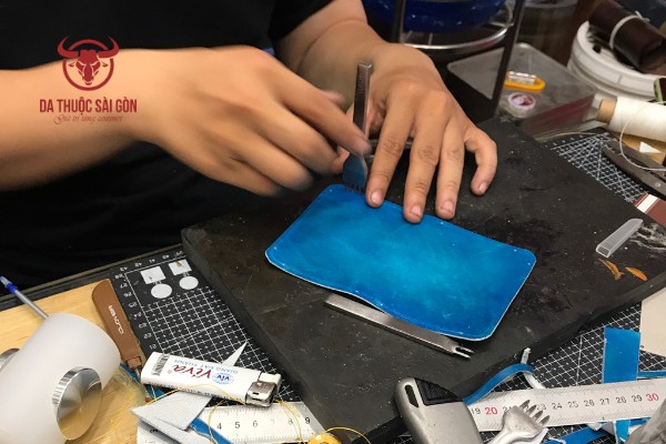 Nên học làm đồ da handmade ở đâu uy tín Tphcm?