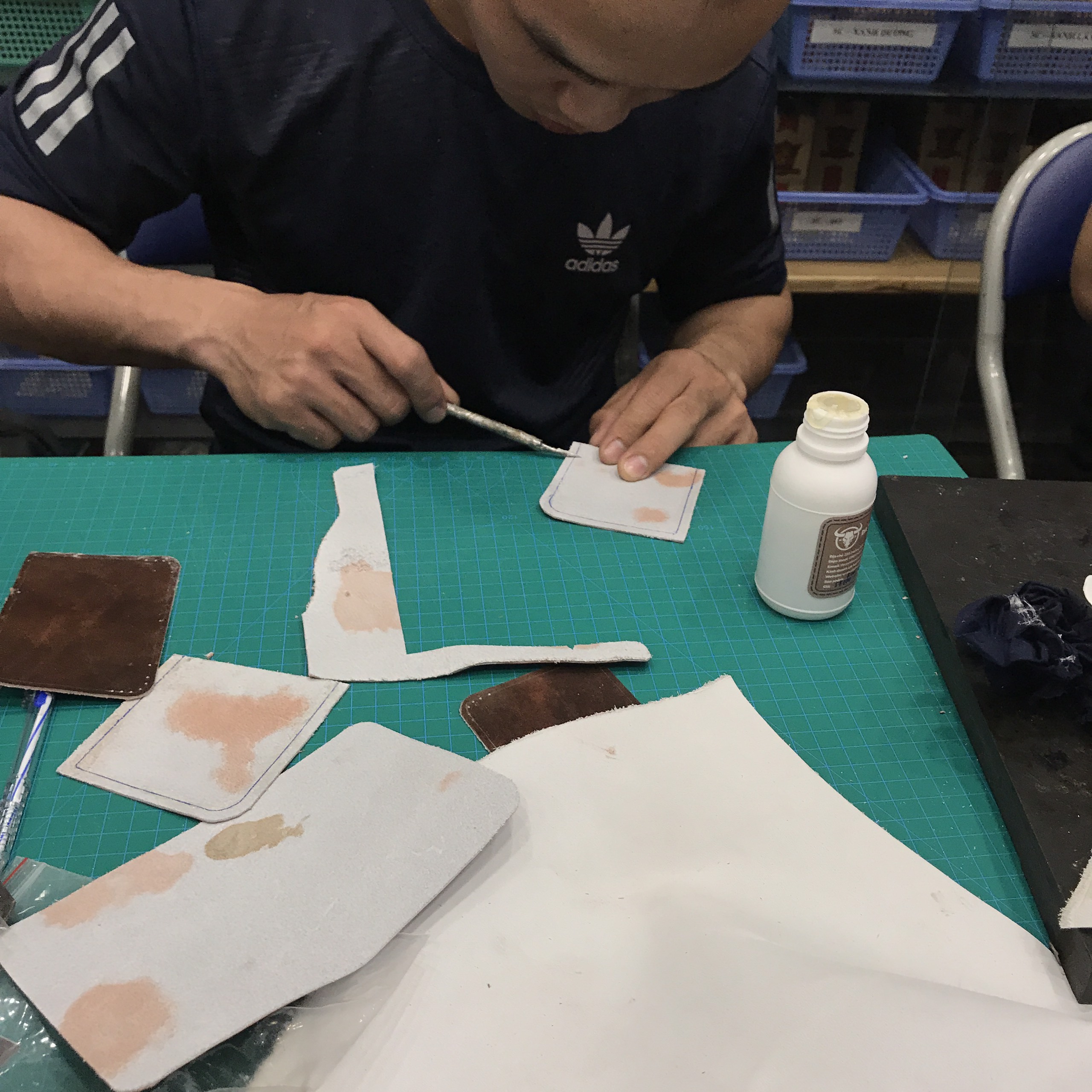 làm sạch đồ da bằng cách nào