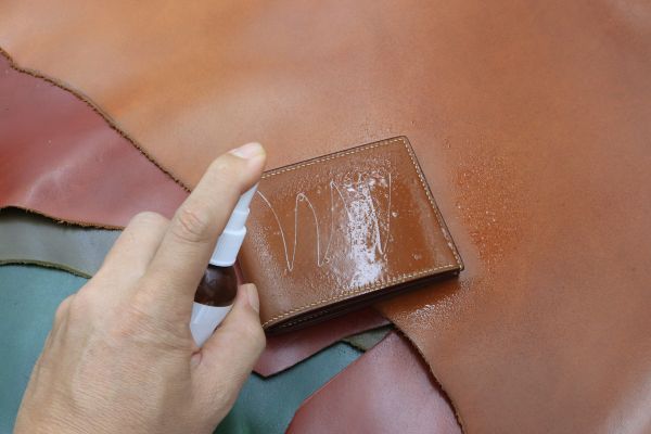 Những cách làm mới đồ da vừa đơn giản vừa nhanh chóng hiệu quả