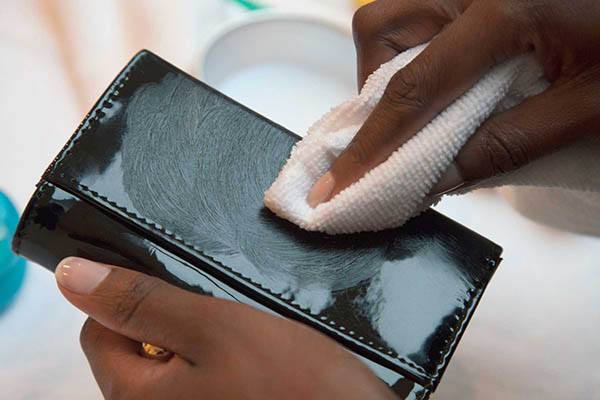 làm mới ví da cá sấu