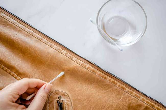 làm sạch đồ da bằng cồn