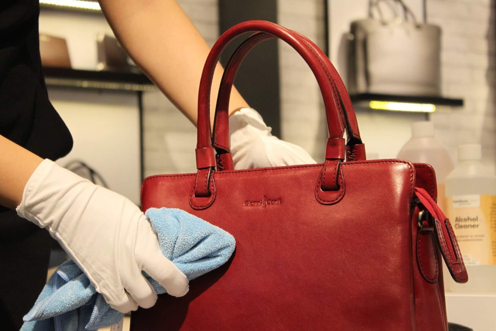 làm sạch đồ da bị mốc