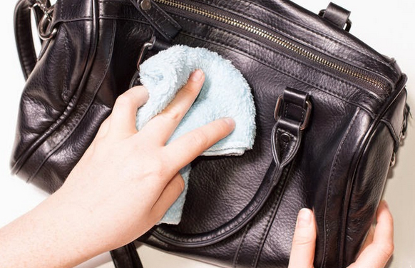 làm mới đồ giả da