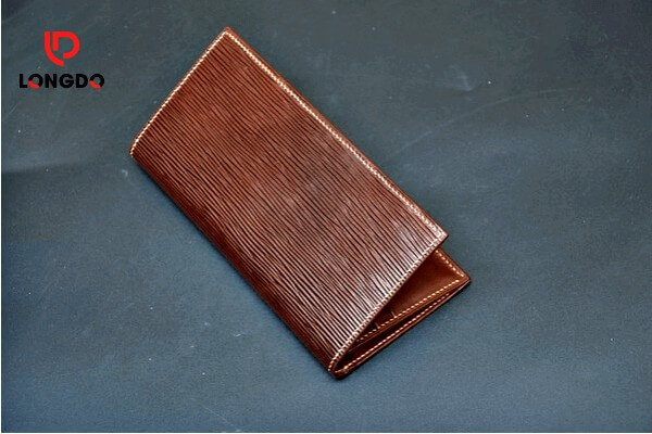 Cách làm sạch ví da