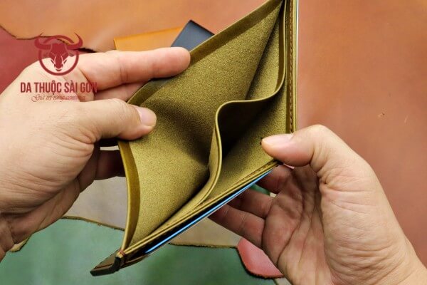 Cách làm sạch ví da