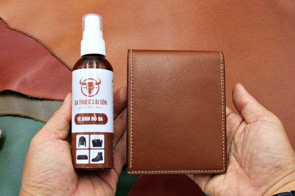 Cách làm sạch ví da