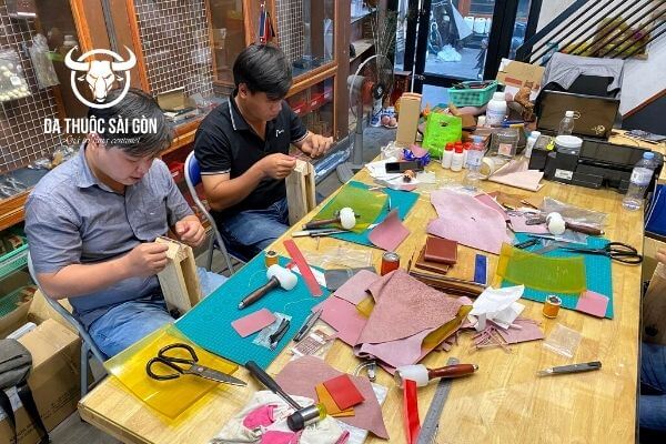 lớp dạy làm ví da