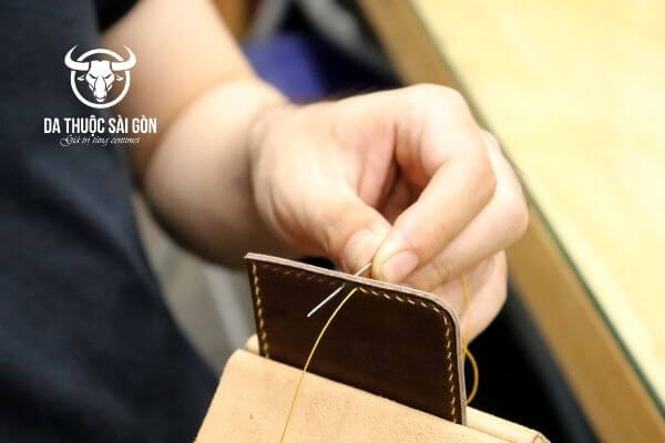 lớp học làm ví da