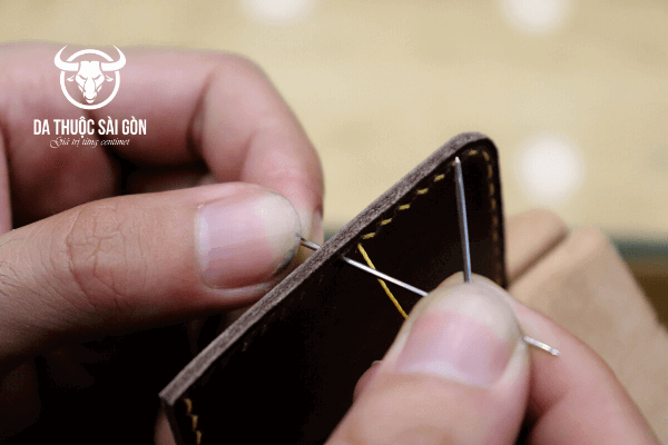 may đồ da thủ công