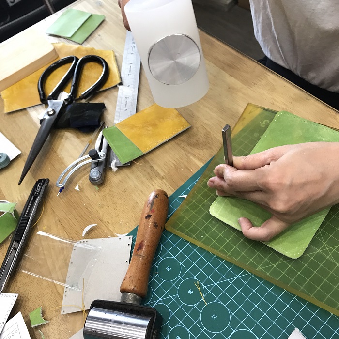 quy trình làm ví da