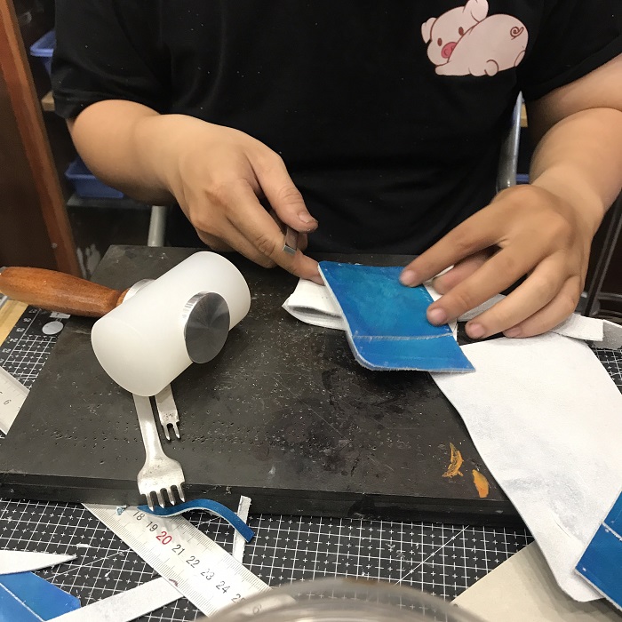 quy trình làm ví da