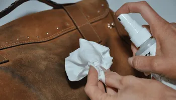 Bật mí cách làm mới đồ da lộn đơn giản, hiệu quả nhất