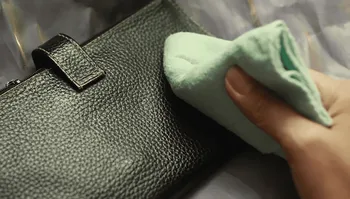 Chia sẻ cách làm sạch ví da bò mini nhanh chóng và hiệu quả