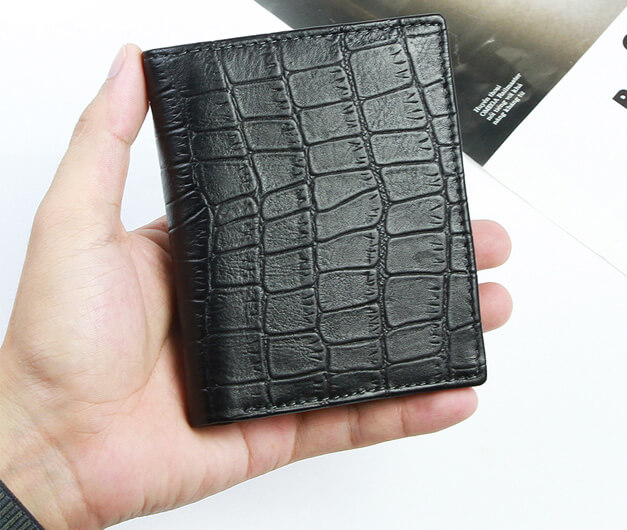 ví da bò dập vân cá sấu