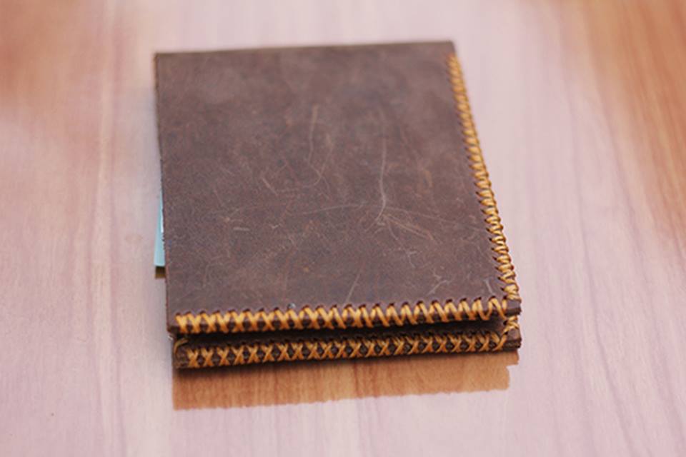 ví da bò sáp ngựa điên