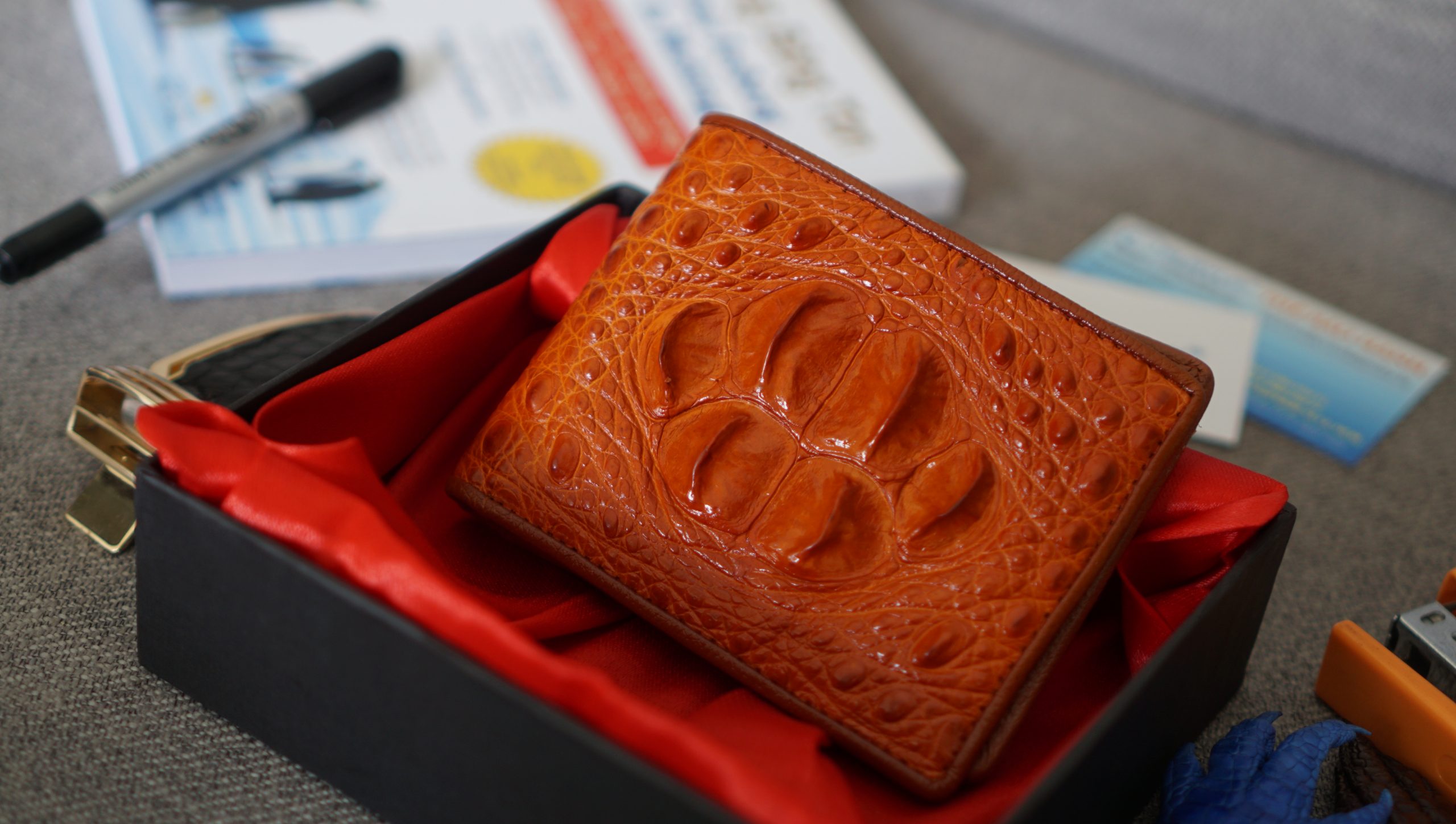 cách làm ví da cá sấu