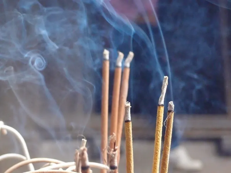 Thắp Hương Giờ Nào Tốt Nhất?