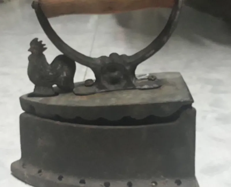 Bàn ủi con gà