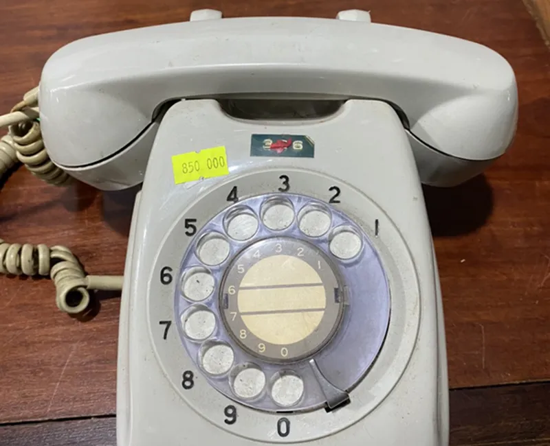 Điện thoại bàn thời xưa 