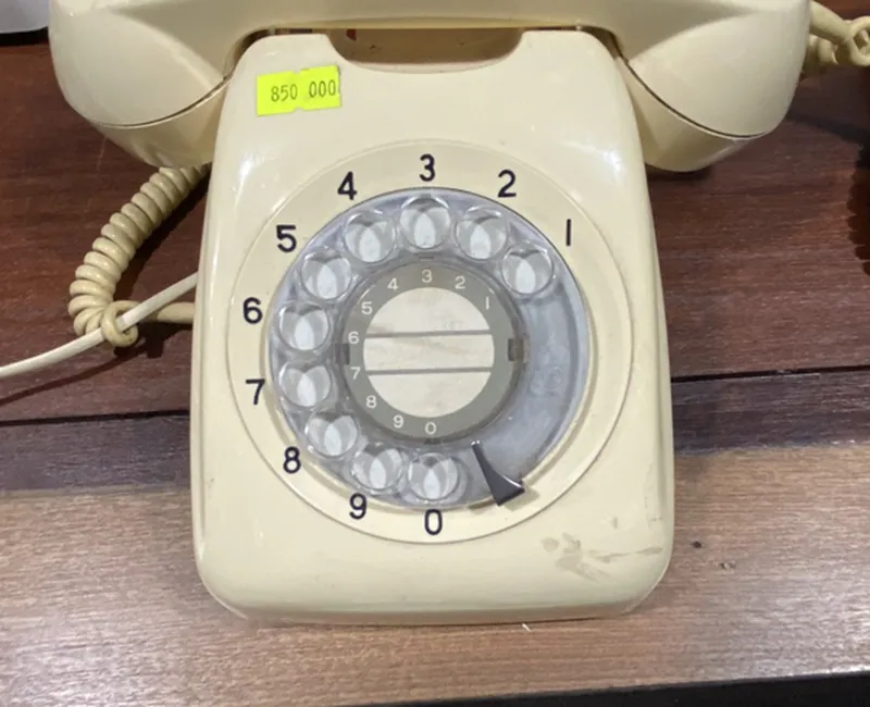 Điện thoại bàn thời xưa 
