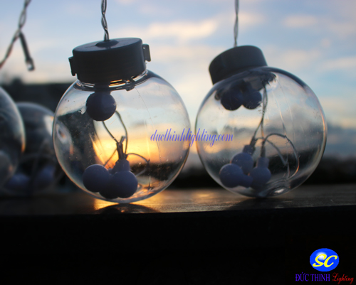 Dây Đèn LED Thả Rèm 12 Quả Cầu Dây Đèn LED Thả Rèm 12 Quả Cầu