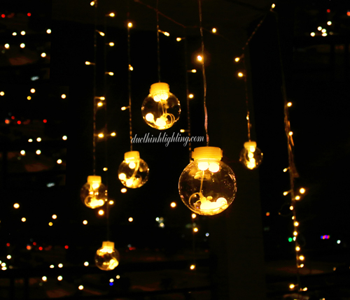 Dây Đèn LED Thả Rèm 12 Quả Cầu Dây Đèn LED Thả Rèm 12 Quả Cầu