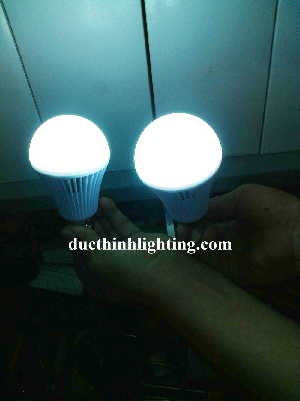 bóng đèn búp led tích điện 7w bóng đèn búp led tích điện 7w