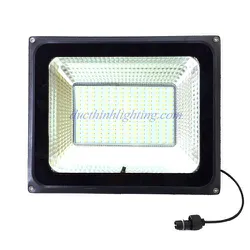 Đèn pha LED sạc năng lượng mặt trời  