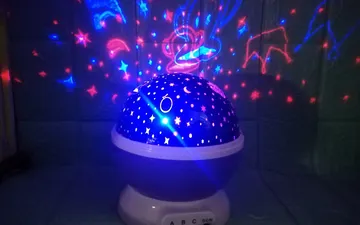 Top mẫu đèn Led xoay nhiều màu trang trí đẹp mắt