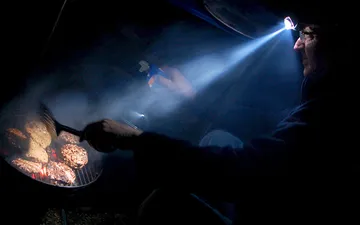 Cách chọn đèn pin dành cho dã ngoại