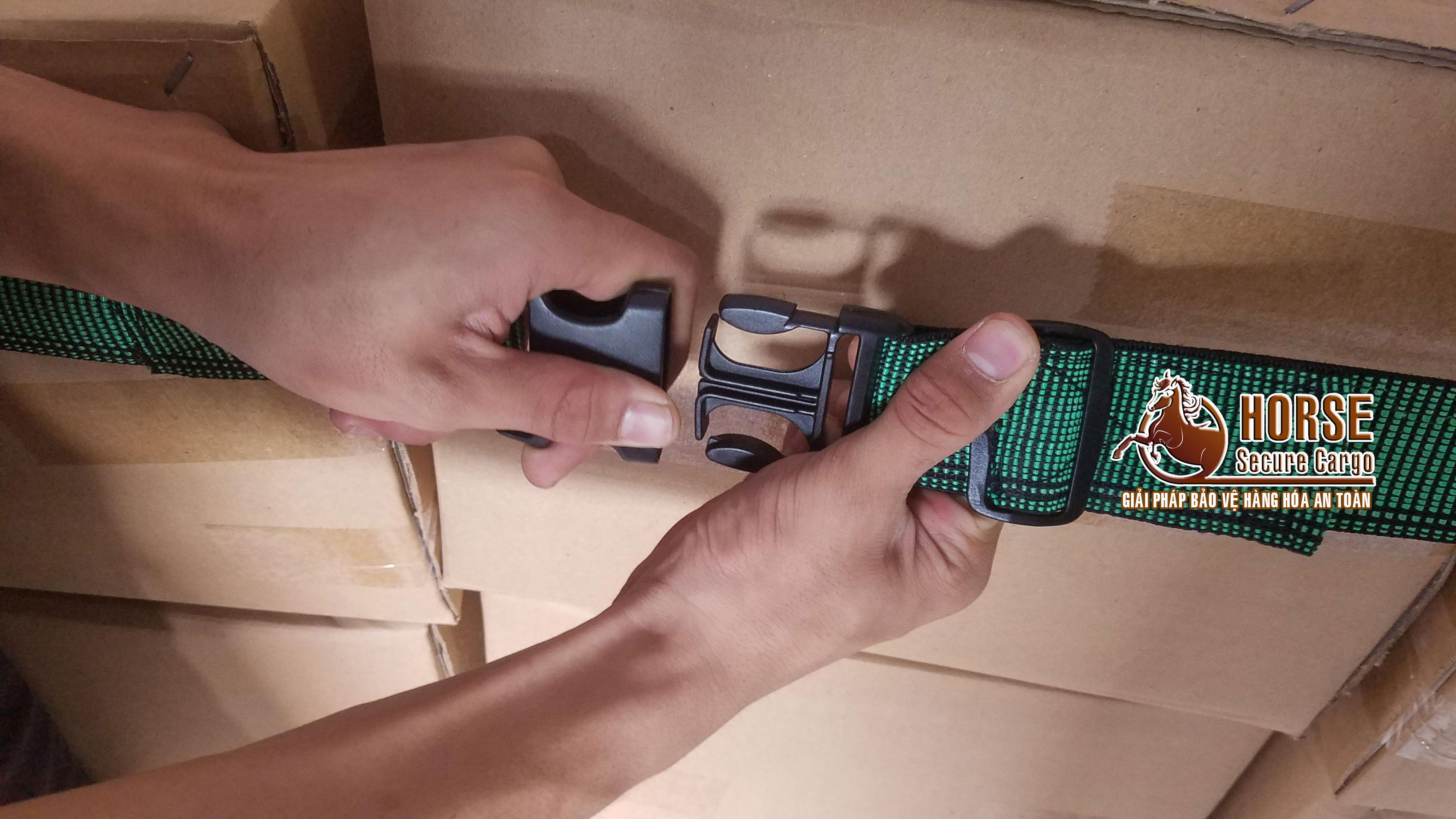 dây thun chằng pallet bản khóa gài dây thun chằng pallet bản khóa gài