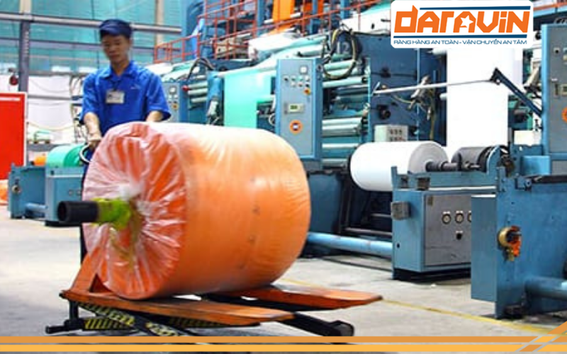 Bên trong xưởng sản xuất của công ty RKW tại Việt Nam Bên trong xưởng sản xuất của công ty RKW tại Việt Nam