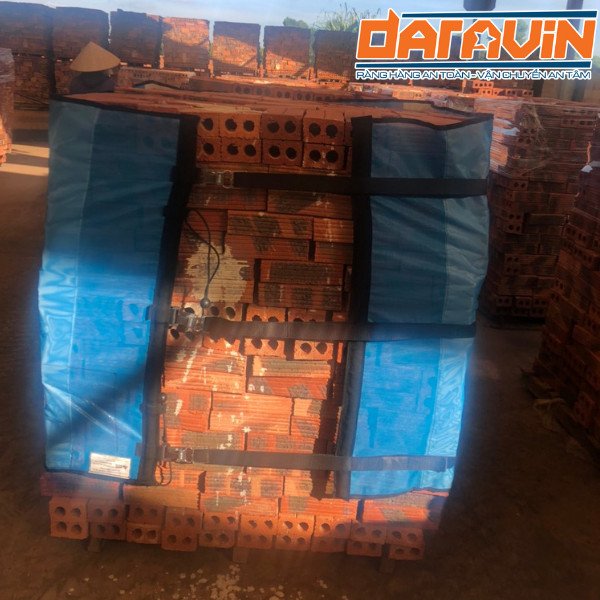 gạch ống được cố định một cách chắc chắn trên pallet gạch ống được cố định một cách chắc chắn trên pallet