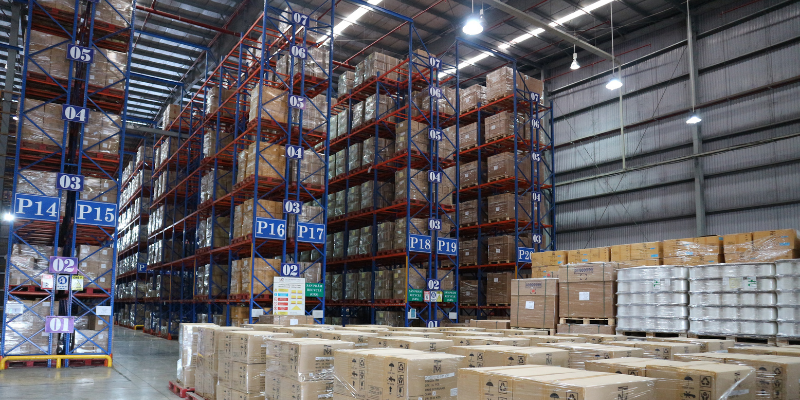 Hàng hóa tại kho vẫn sử dụng các giải pháp truyền thống để lưu trữ Hàng hóa tại kho vẫn sử dụng các giải pháp truyền thống để lưu trữ