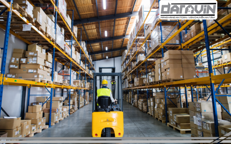 kho hàng công ty được phẩm May vẫn đang sử dụng các giải pháp quấn hàng truyền thống kho hàng công ty được phẩm May vẫn đang sử dụng các giải pháp quấn hàng truyền thống