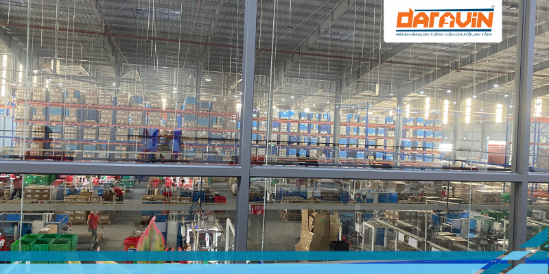 Kho hàng xanh sử dụng lưới quấn pallet thay thế màng PE Kho hàng xanh sử dụng lưới quấn pallet thay thế màng PE