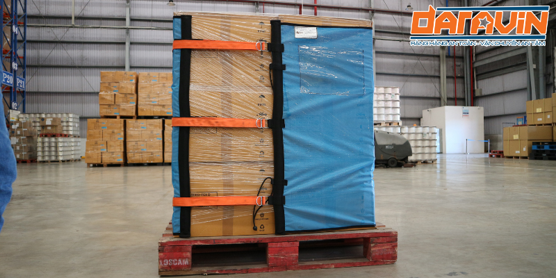 Lưới quấn pallet khóa xiết được sử dụng tại công ty logistics Lưới quấn pallet khóa xiết được sử dụng tại công ty logistics
